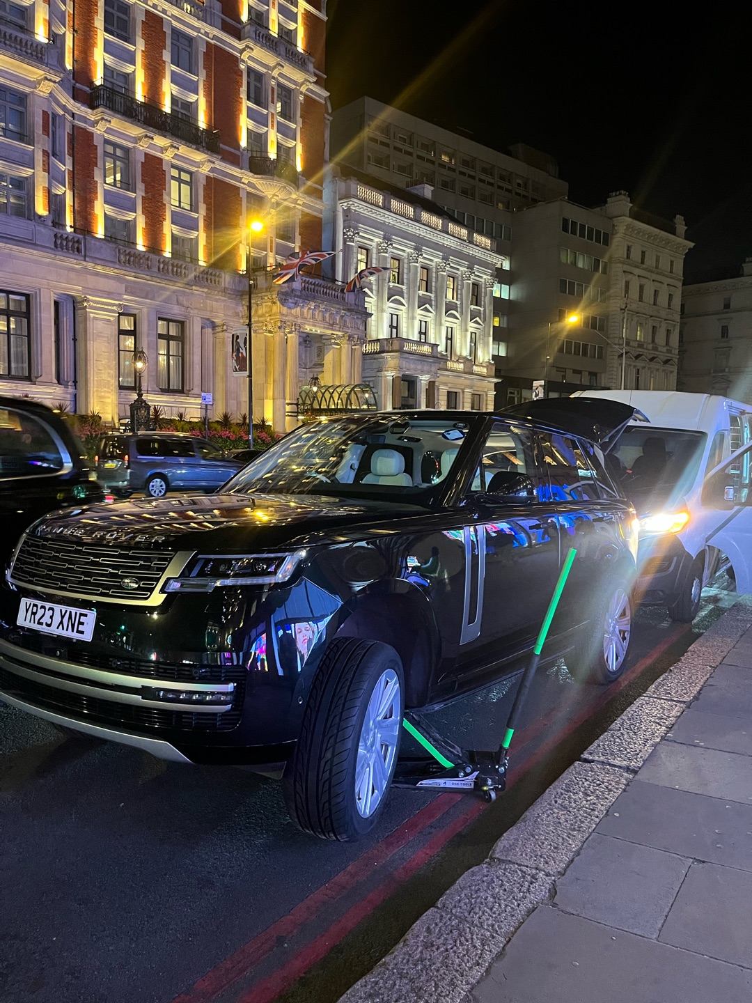 Night Service - Range Rover